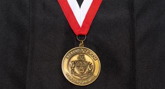 Image of a Marist Honors medal.